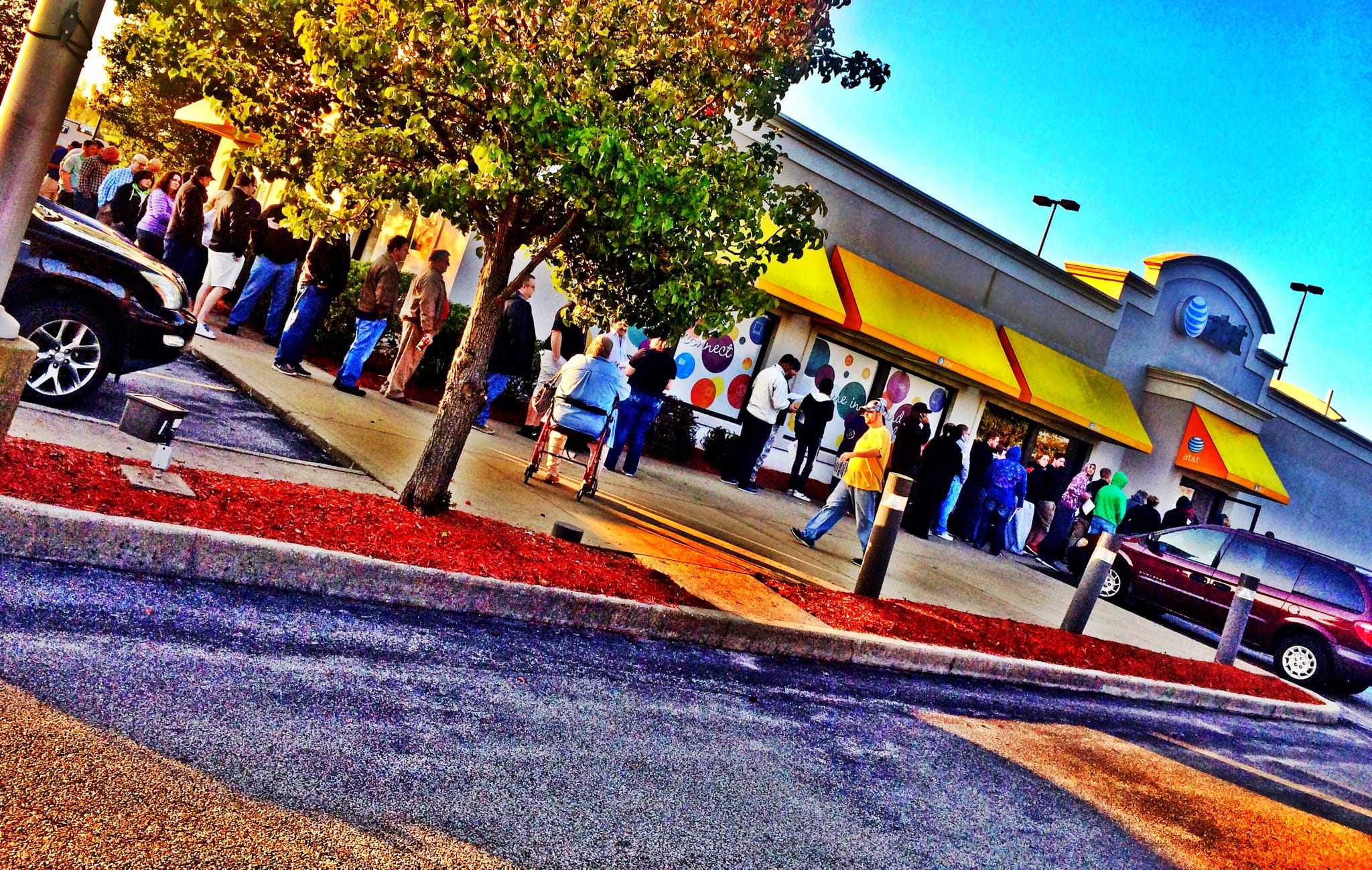 iPhone 6 launch. About 100 people in line. Only 15 iPhone 6 plus’s avail.